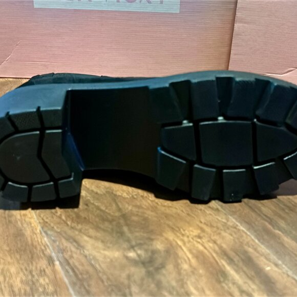 Lisa Vicky "Jolt" Suede Women's Boots size 7 - NWT - Picture 3 of 4